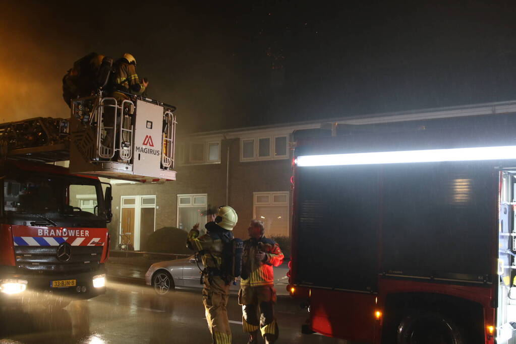 Veel rook bij woningbrand