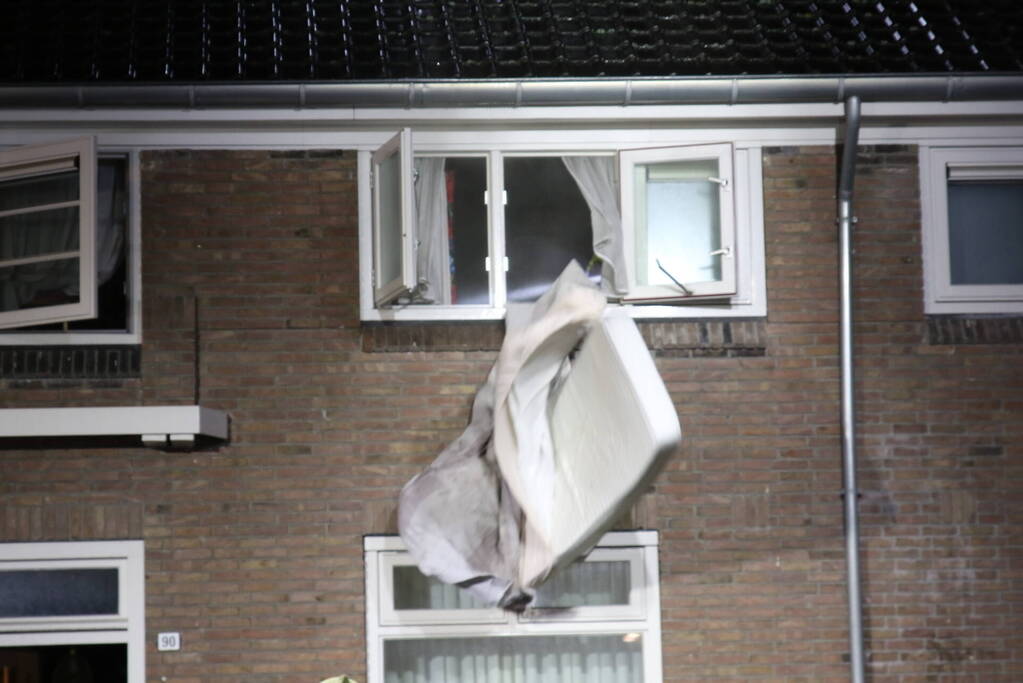 Veel rook bij woningbrand