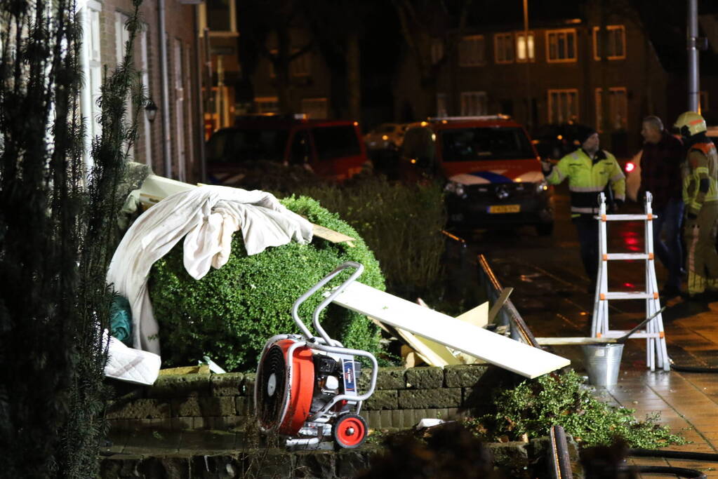 Veel rook bij woningbrand