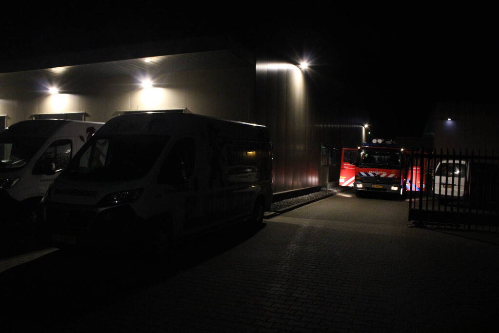 Container en kar vliegen in brand