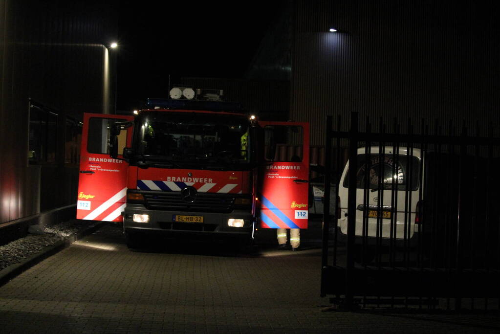 Container en kar vliegen in brand
