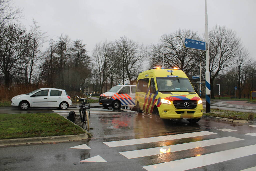 Automobilist ziet overstekende fietsster over het hoofd