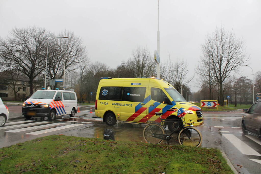 Automobilist ziet overstekende fietsster over het hoofd