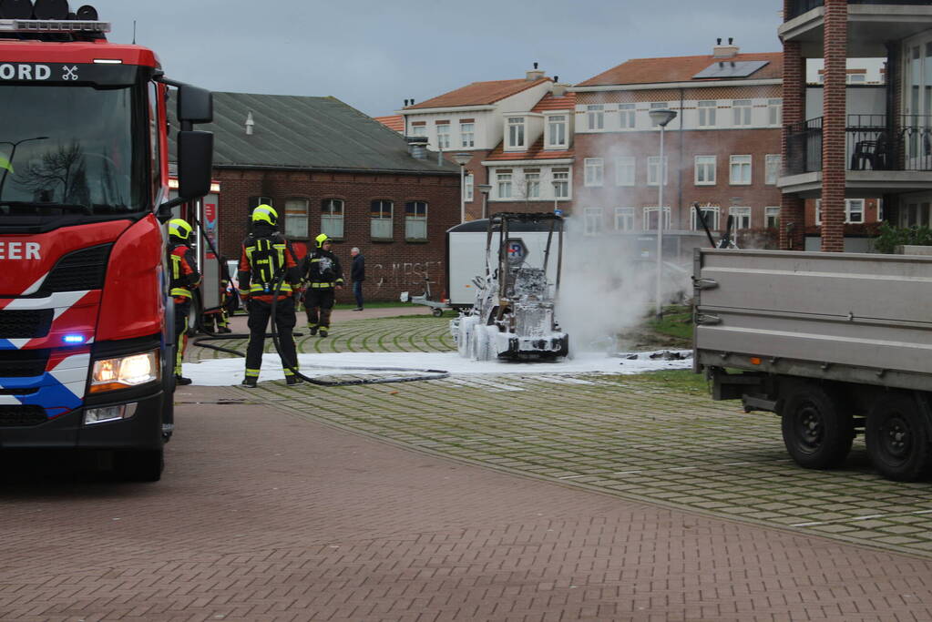 Veegmachine verwoest door uitslaande brand