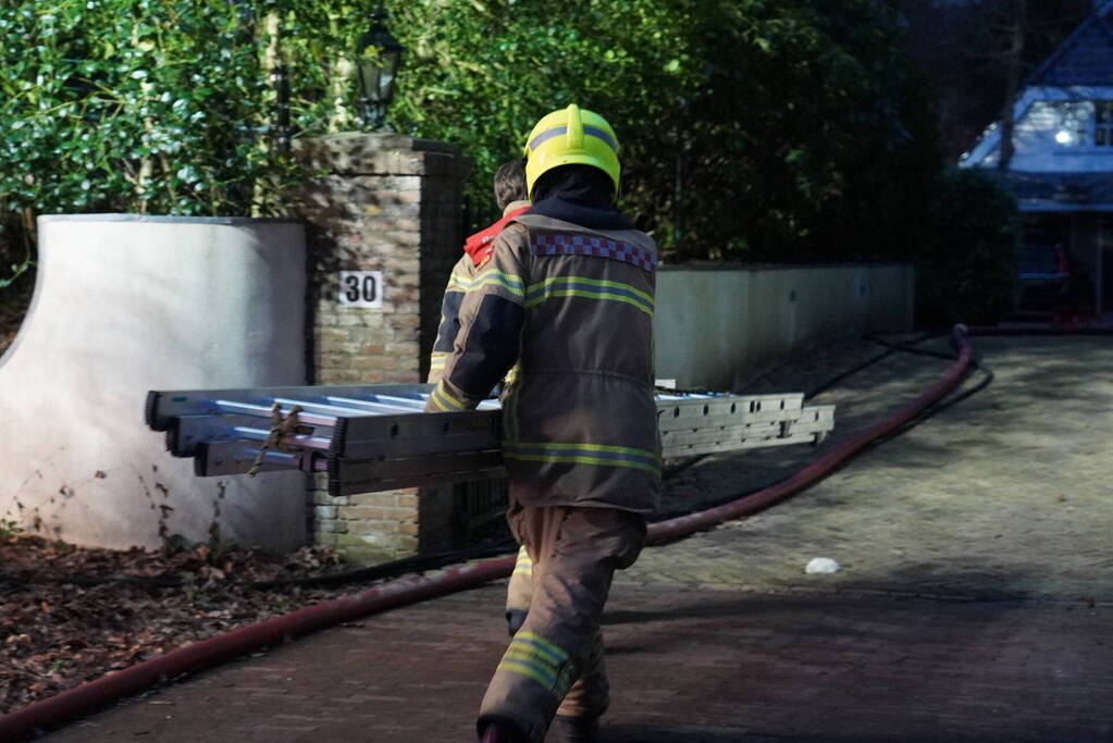 Veel rook bij brand in villa