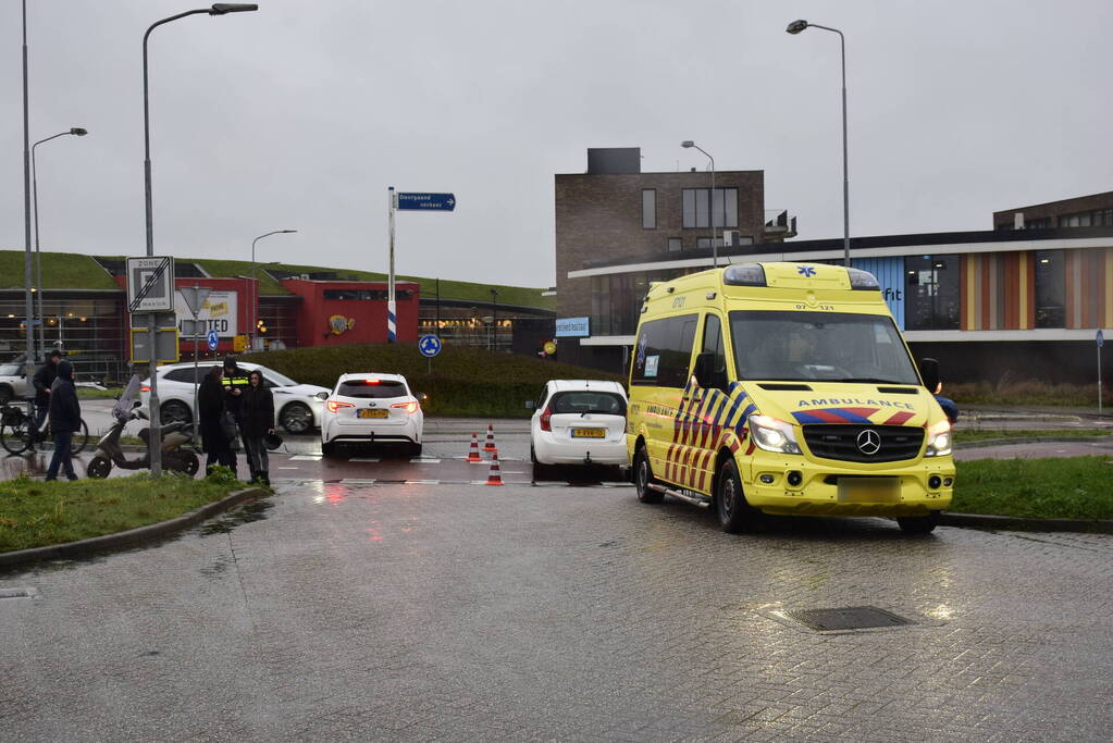 Scooterrijder gewond bij botsing met auto
