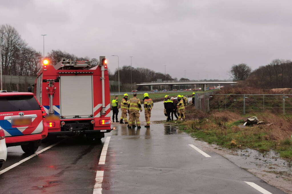 Opnieuw belandt auto in zeiknat weiland door navigatie
