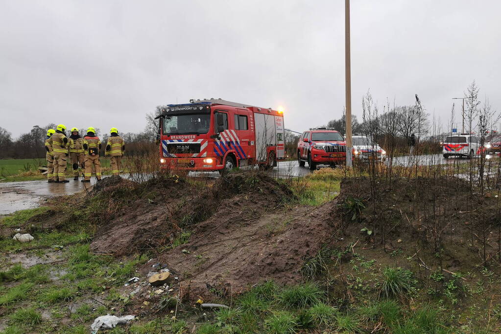 Opnieuw belandt auto in zeiknat weiland door navigatie