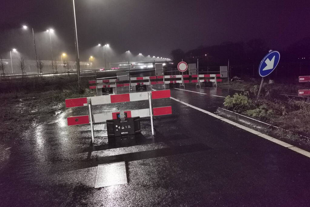 Tweede auto in uur tijd op zeiknat weiland