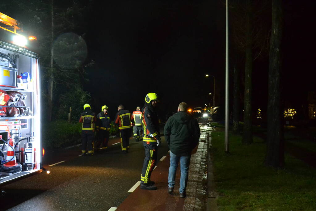 Bestelbus breekt doormidden bij ernstig ongeval