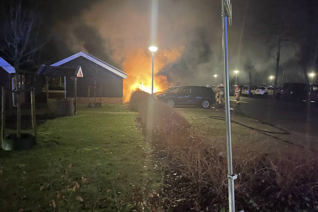 Veel rookontwikkeling bij autobrand