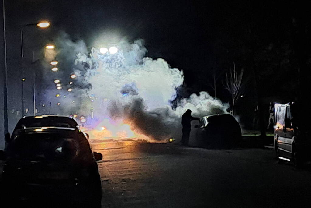 Auto gaat in vlammen op