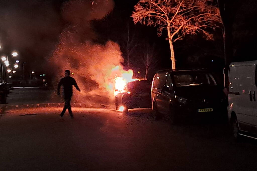 Auto gaat in vlammen op