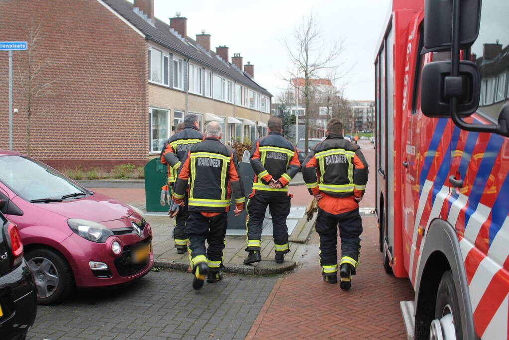 Brandweerlieden zoekt naar verloren autosleutel