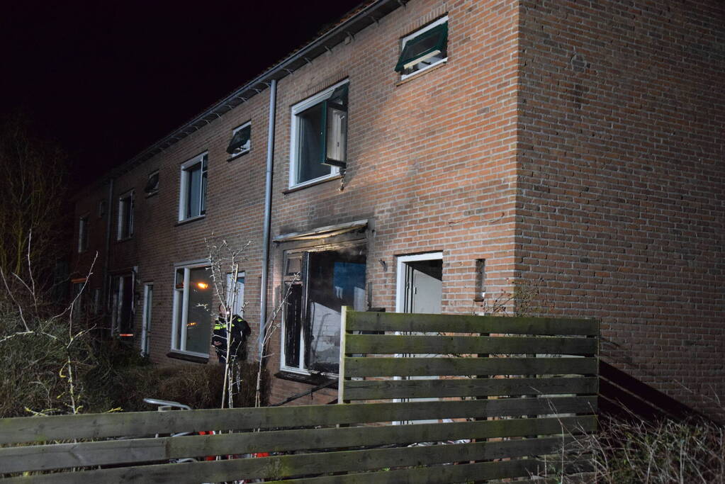 Uitslaande brand in woning waar eerder vrouw werd overgoten met zuur