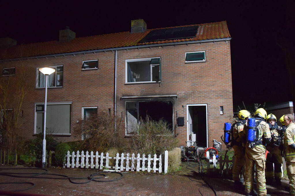 Uitslaande brand in woning waar eerder vrouw werd overgoten met zuur