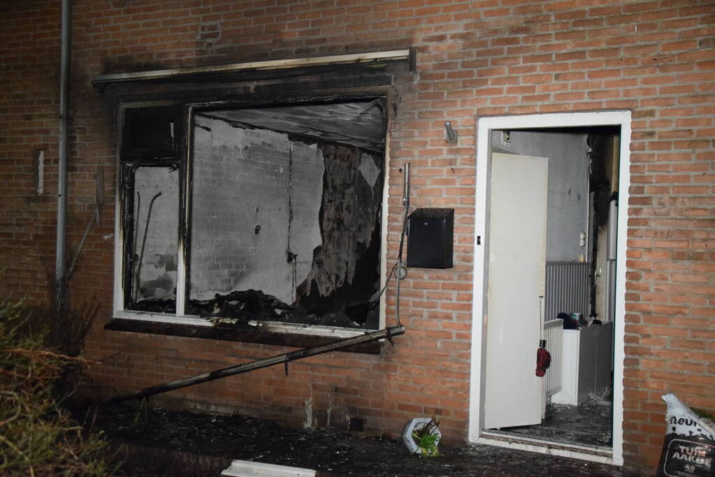 Uitslaande brand in woning waar eerder vrouw werd overgoten met zuur