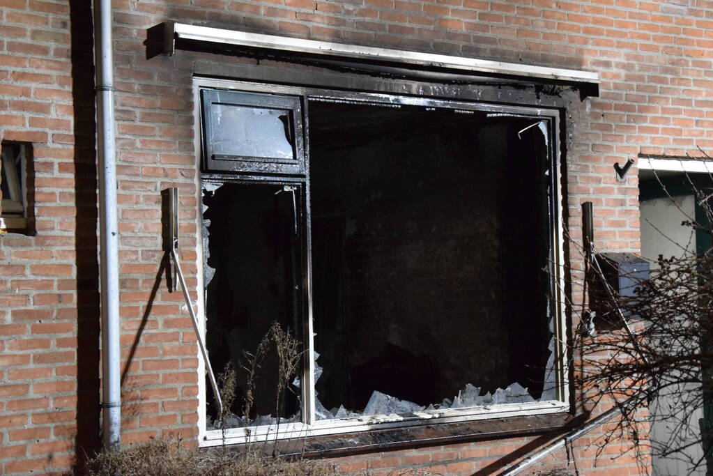 Uitslaande brand in woning waar eerder vrouw werd overgoten met zuur