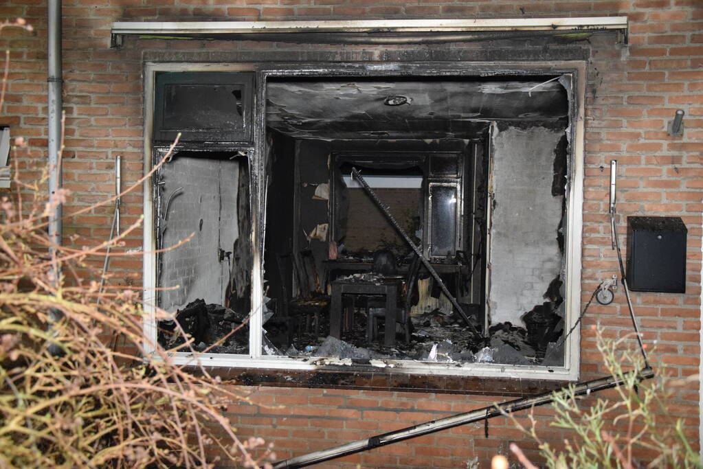 Uitslaande brand in woning waar eerder vrouw werd overgoten met zuur