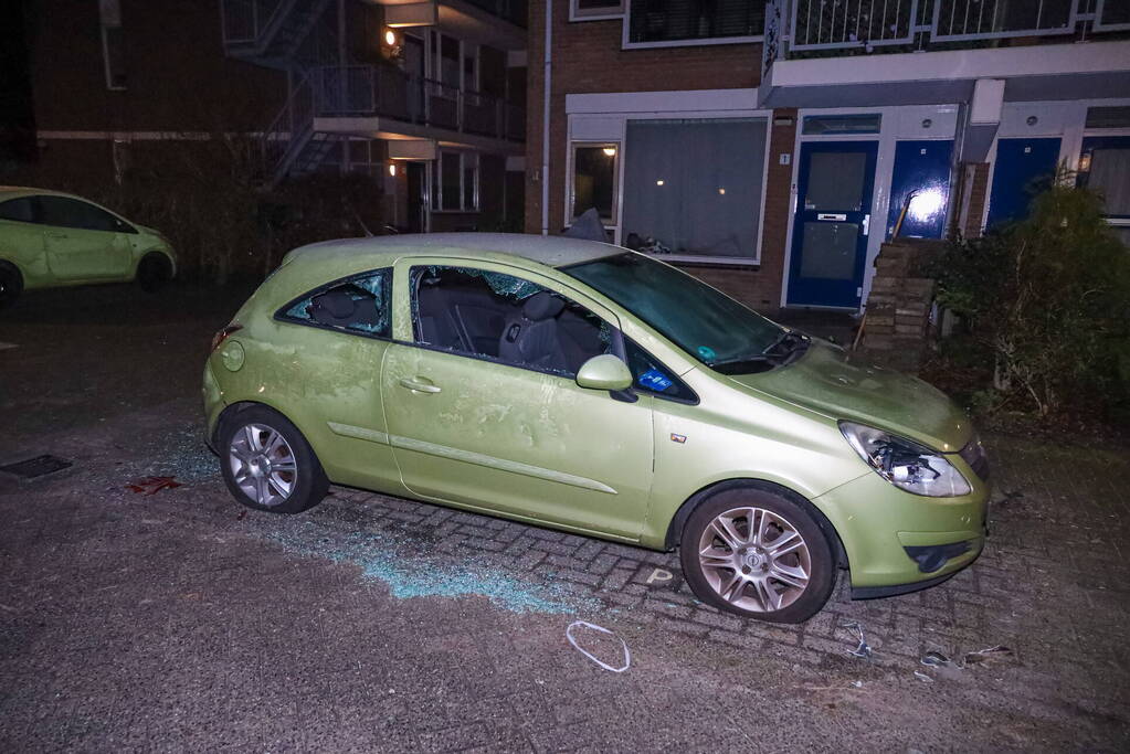 Geparkeerde auto compleet gemolesteerd