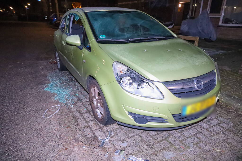 Geparkeerde auto compleet gemolesteerd