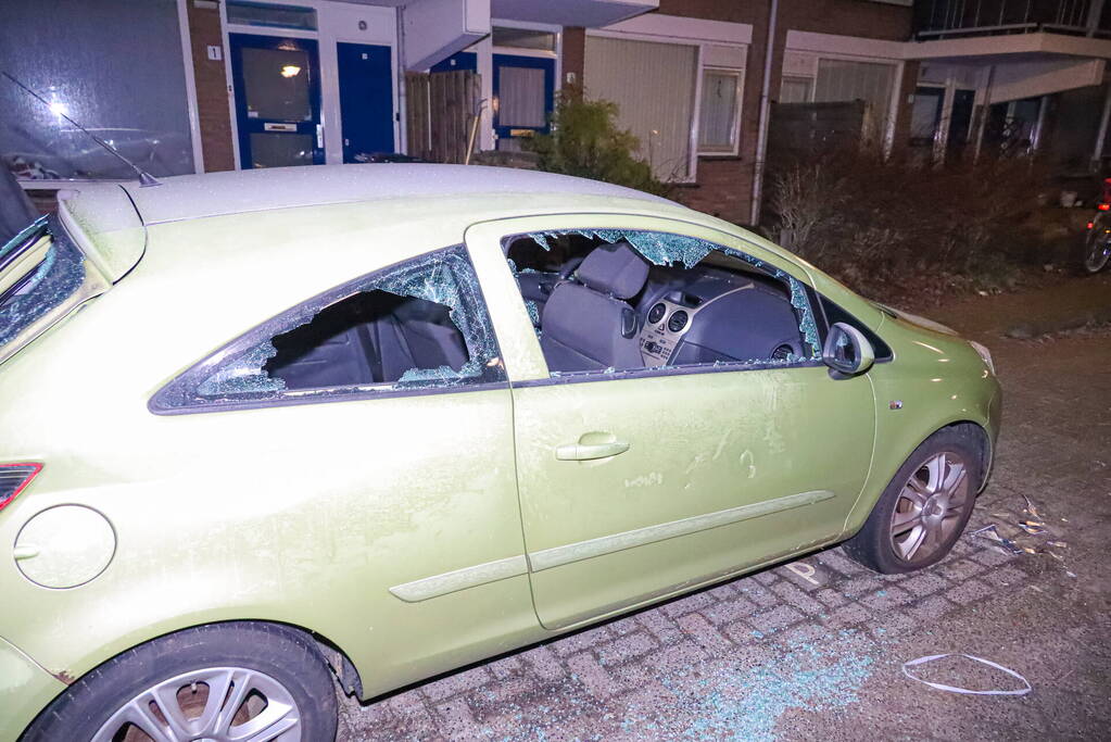 Geparkeerde auto compleet gemolesteerd