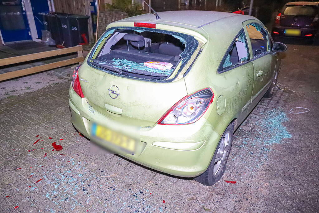 Geparkeerde auto compleet gemolesteerd