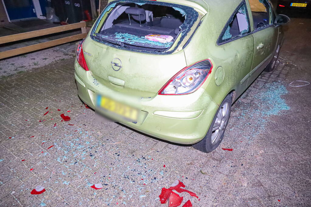 Geparkeerde auto compleet gemolesteerd