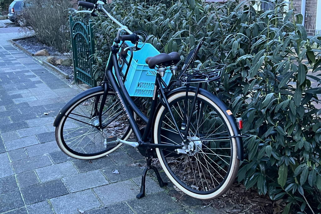 Fietser met spoed naar ziekenhuis gebracht