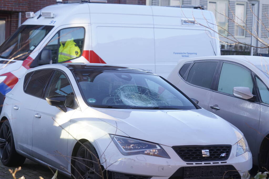 Fietser met spoed naar ziekenhuis gebracht