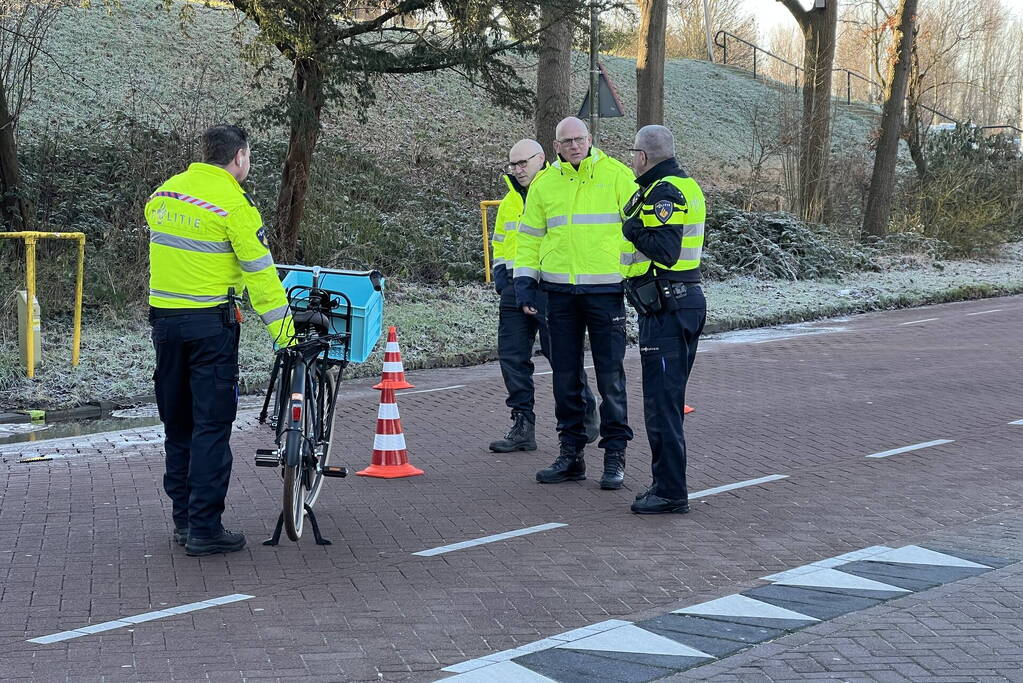 Fietser met spoed naar ziekenhuis gebracht