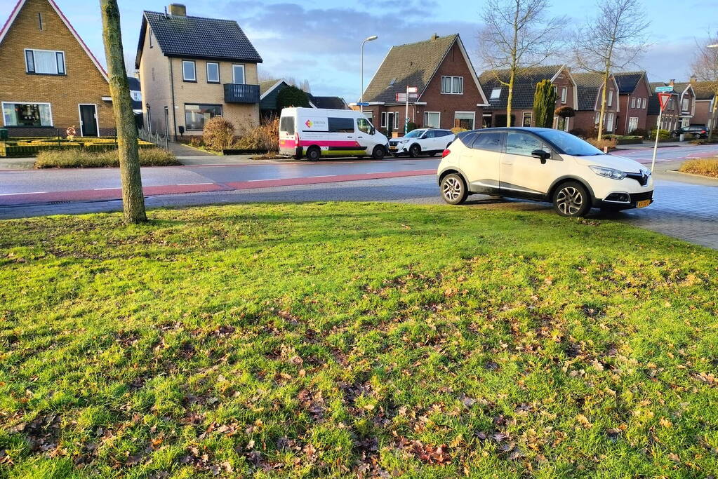 Fietser na ziekenhuis bij botsing