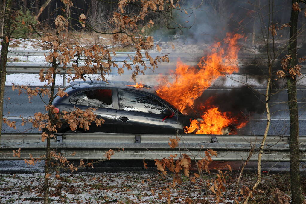Flinke file door brand op snelweg