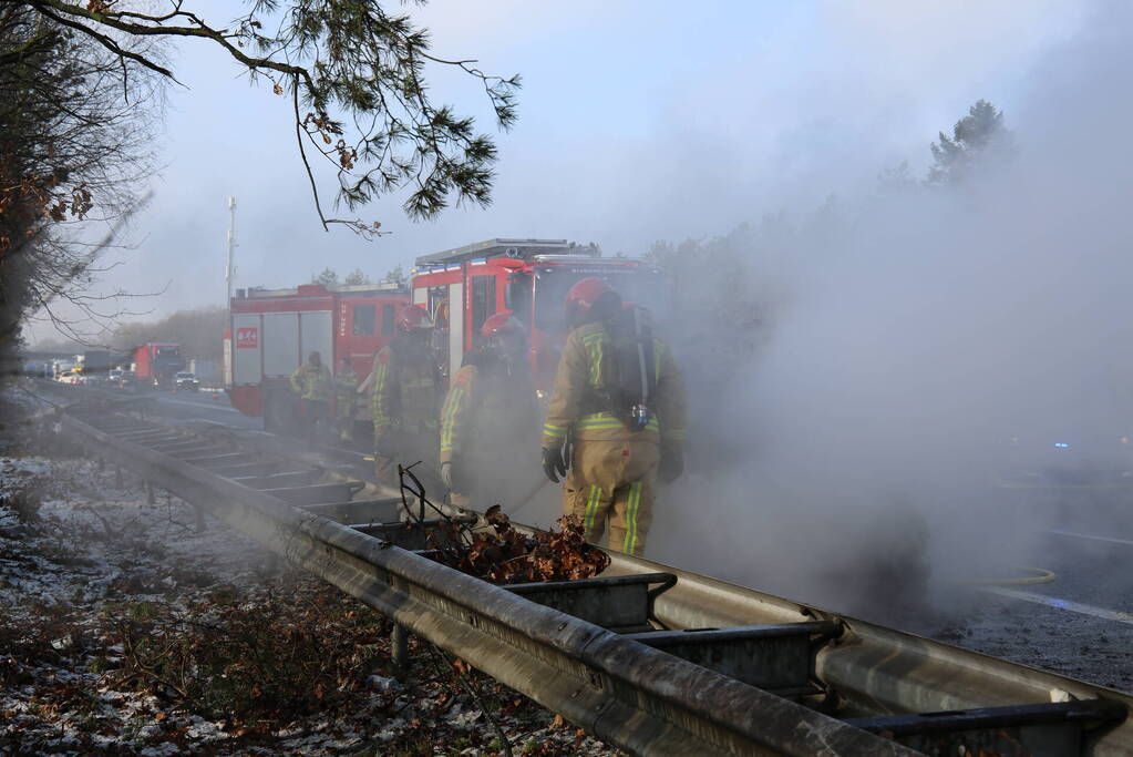 Flinke file door brand op snelweg