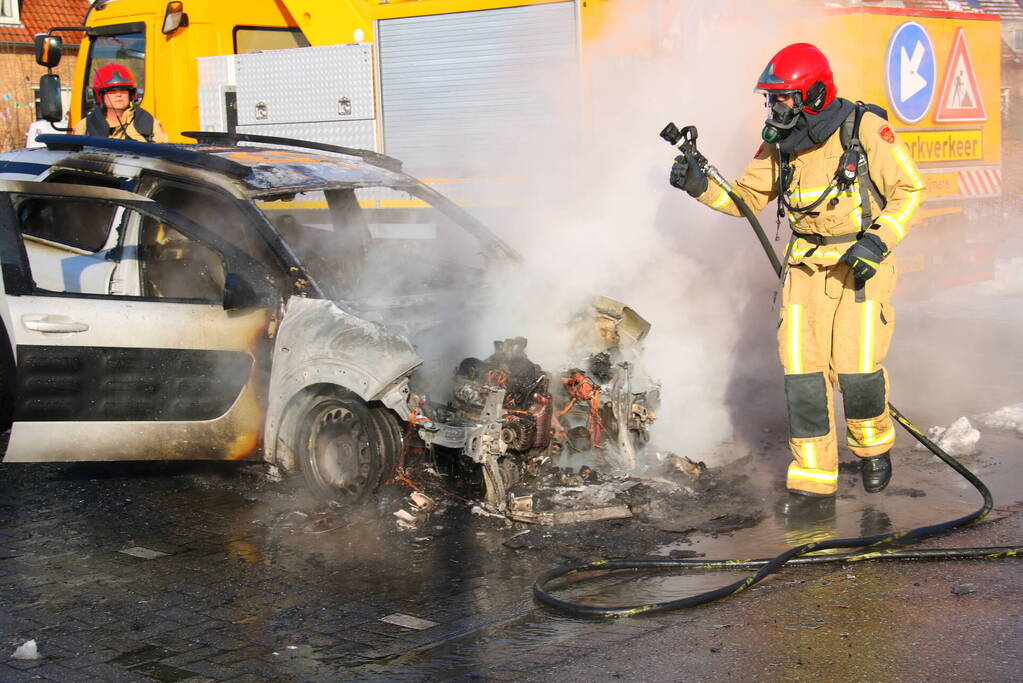Auto uitgebrand op parkeerplaats Lidl