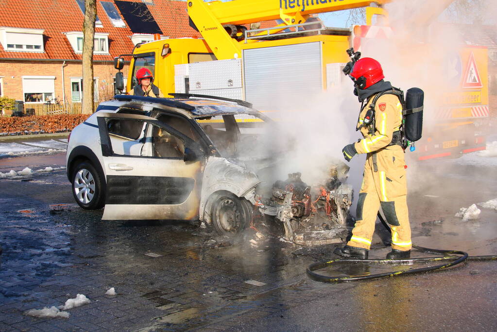 Auto uitgebrand op parkeerplaats Lidl