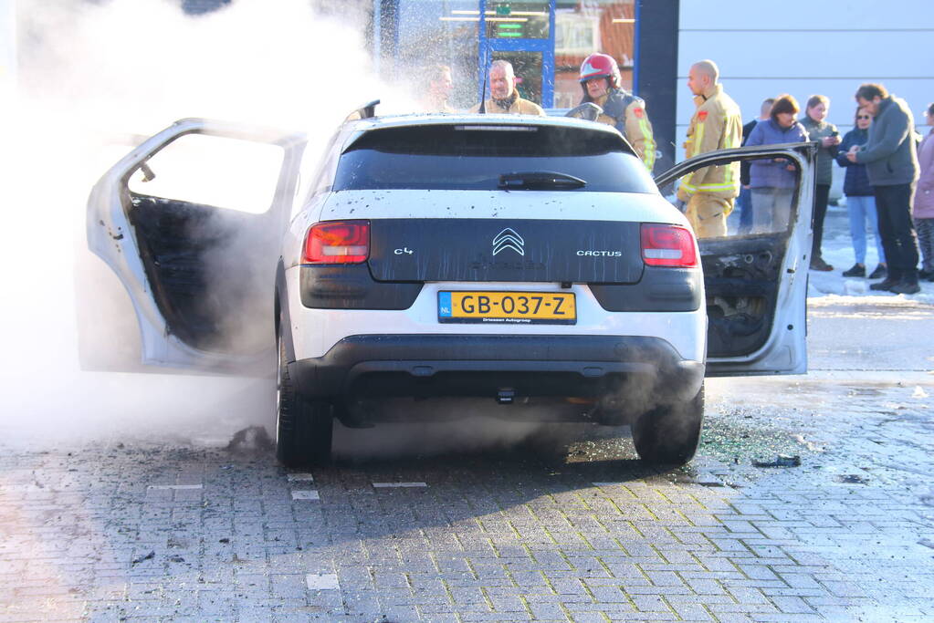 Auto uitgebrand op parkeerplaats Lidl