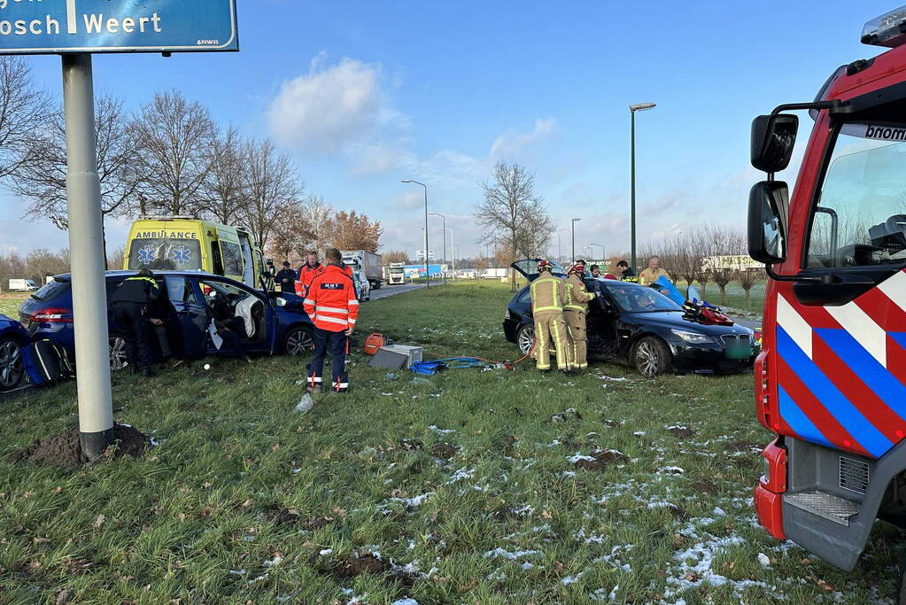 Drie personenwagens betrokken bij zware aanrijding