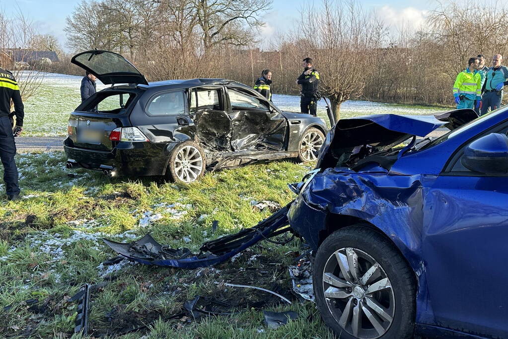 Drie personenwagens betrokken bij zware aanrijding