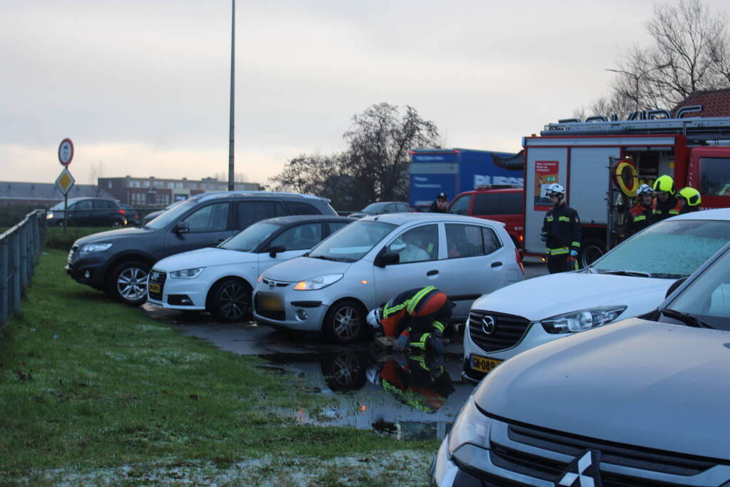 Automobilist neem bocht te ruim en botst op tegenligger