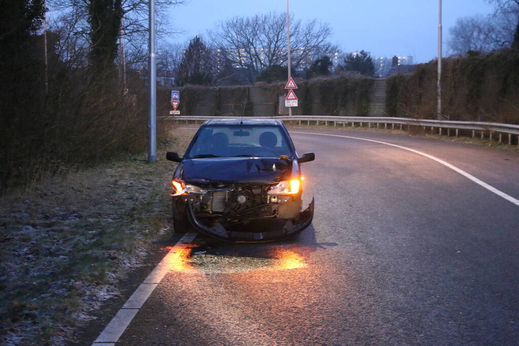Twee voertuigen beschadigd na eenzijdige ongevallen door gladheid