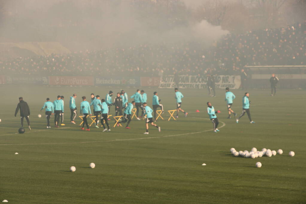 Honderden supporters bij training klassieker