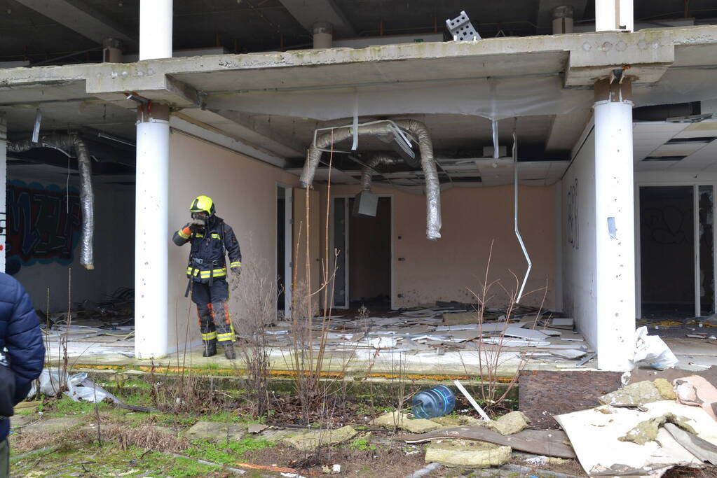 Kleine brand bij slooppand