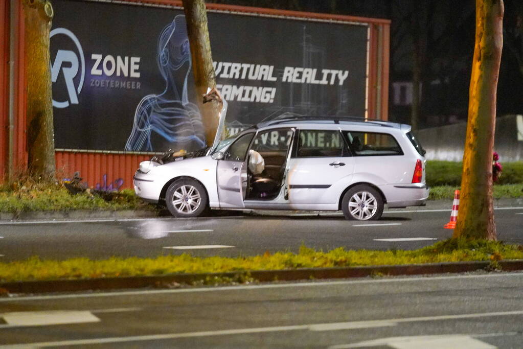 Eenzijdig ongeval tegen boom