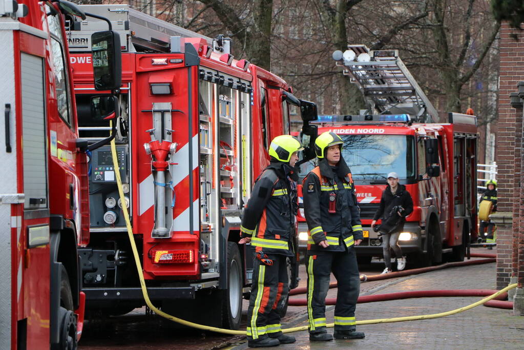 Brand op dak van bibliotheek