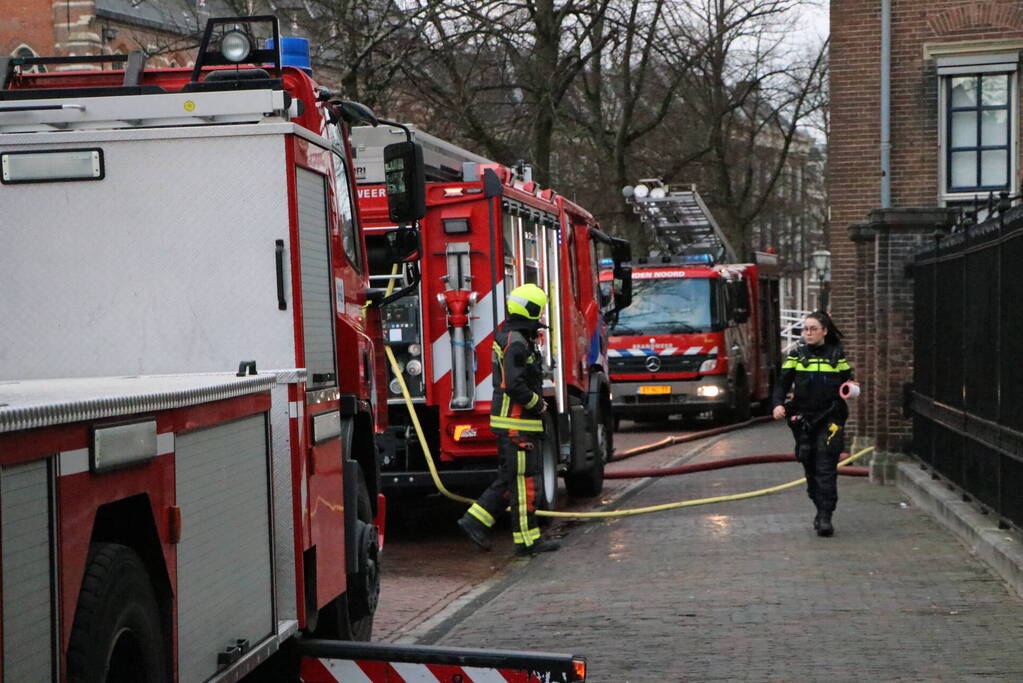 Brand op dak van bibliotheek