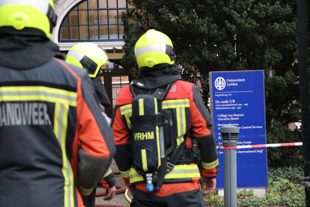 Brand op dak van bibliotheek