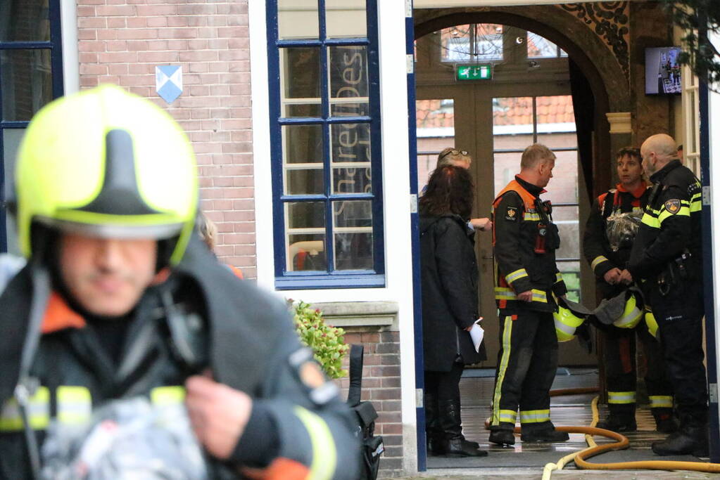 Brand op dak van bibliotheek