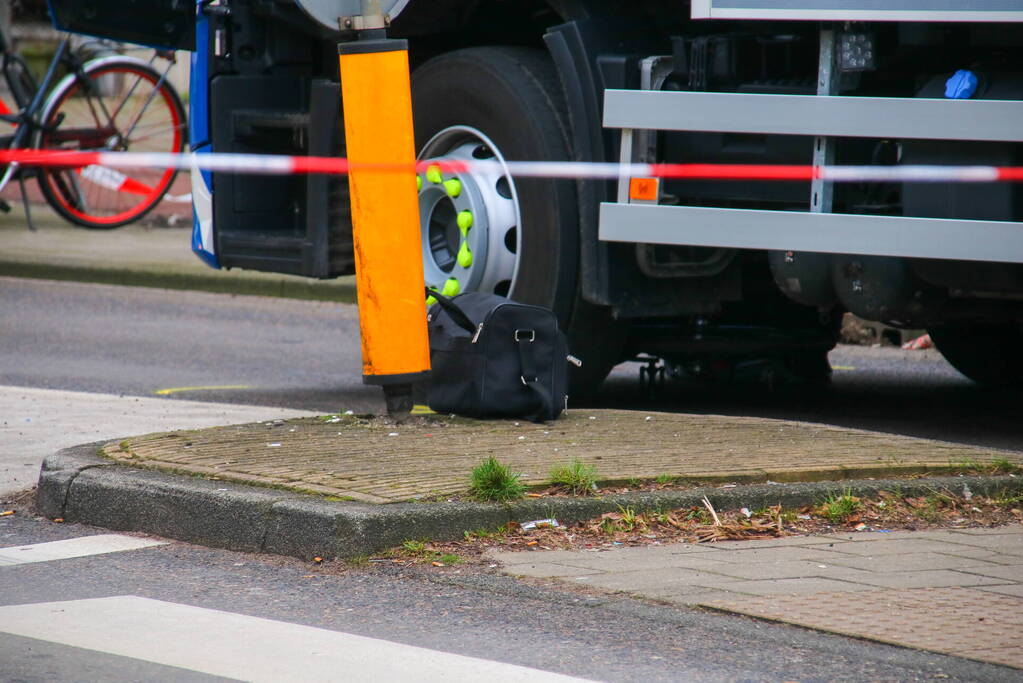 Persoon ernstig gewond bij ongeval met vrachtwagen
