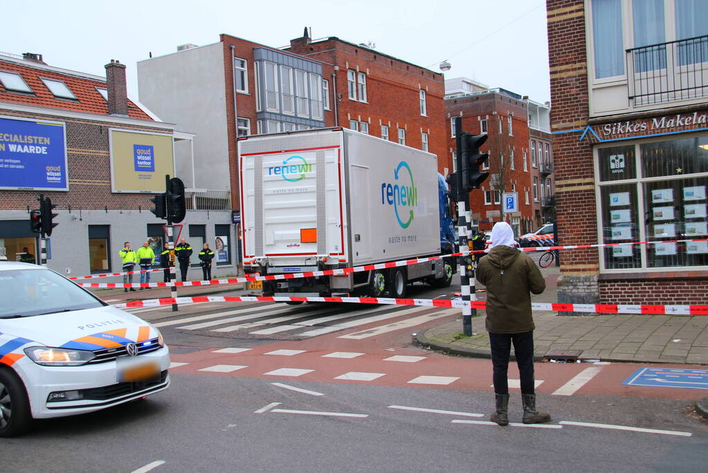 Persoon ernstig gewond bij ongeval met vrachtwagen